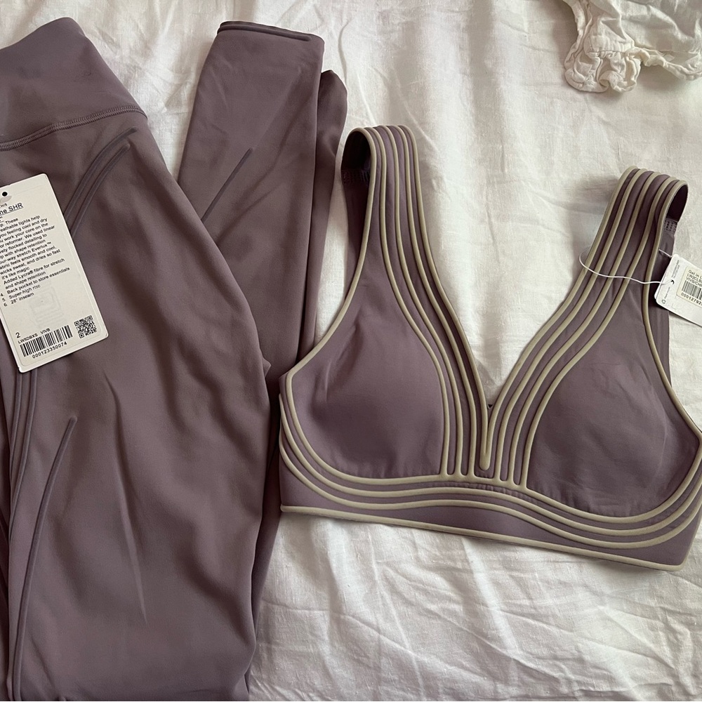 Lululemon Purple Sports Bra with Ribbed Detailing. New
